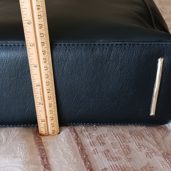 Steve Madden Large Black Tote with a wristlet and pouch. NWT ๐๐Host Pick ๐๐ - Picture 12 of 16